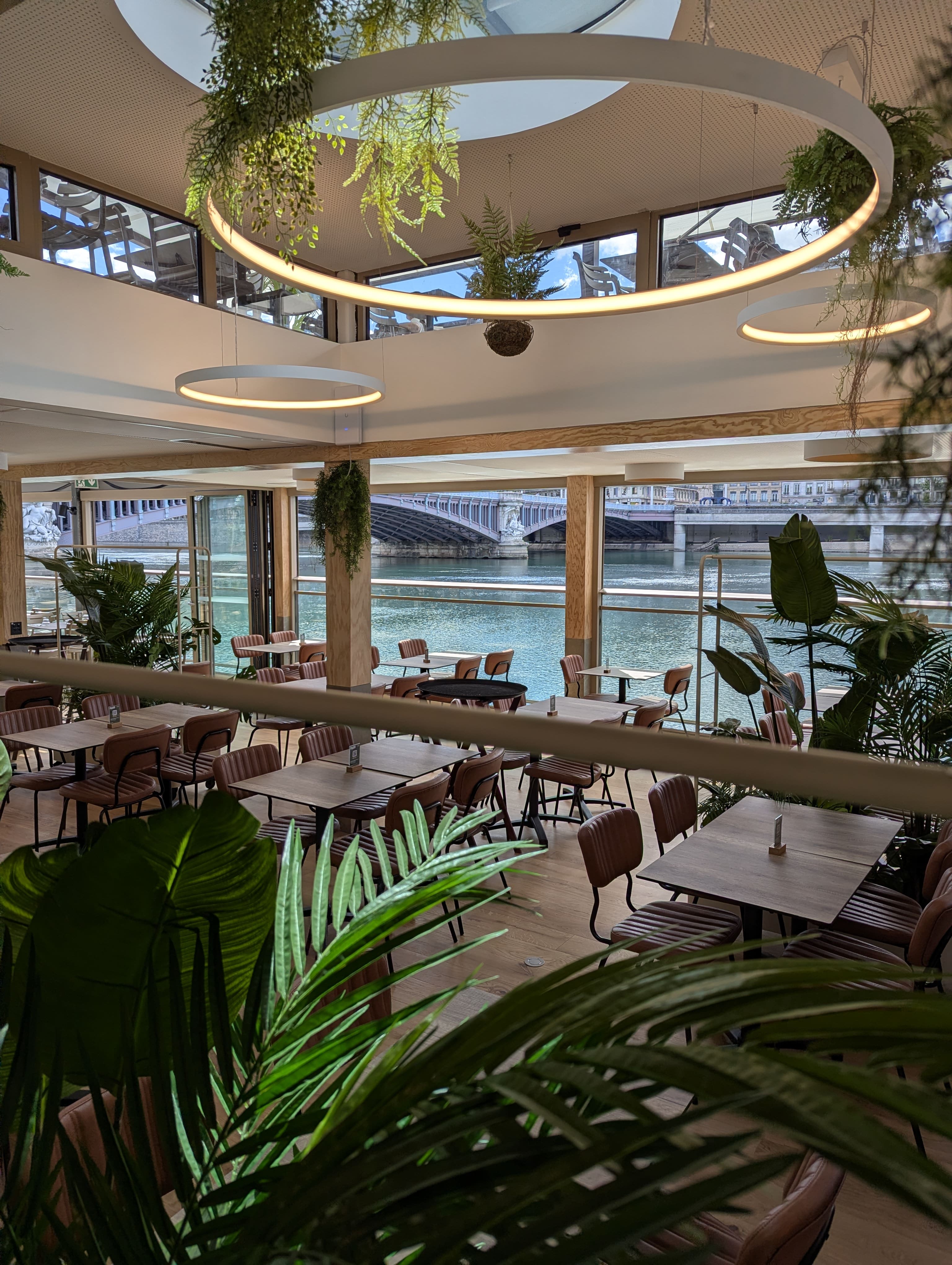 modulo-lyon-restaurant-peniche-rhone