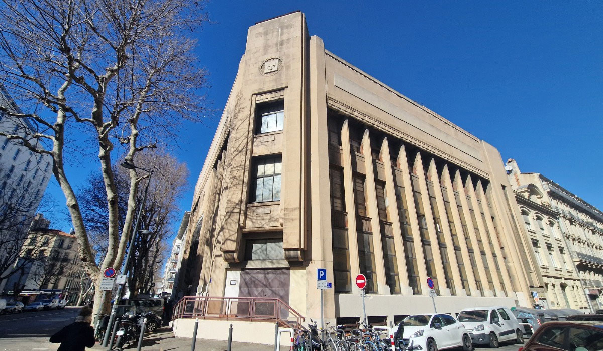 Αυτό το εγκαταλελειμμένο κτίριο στη Μασσαλία μεταμορφώθηκε σε ναό του κινηματογράφου