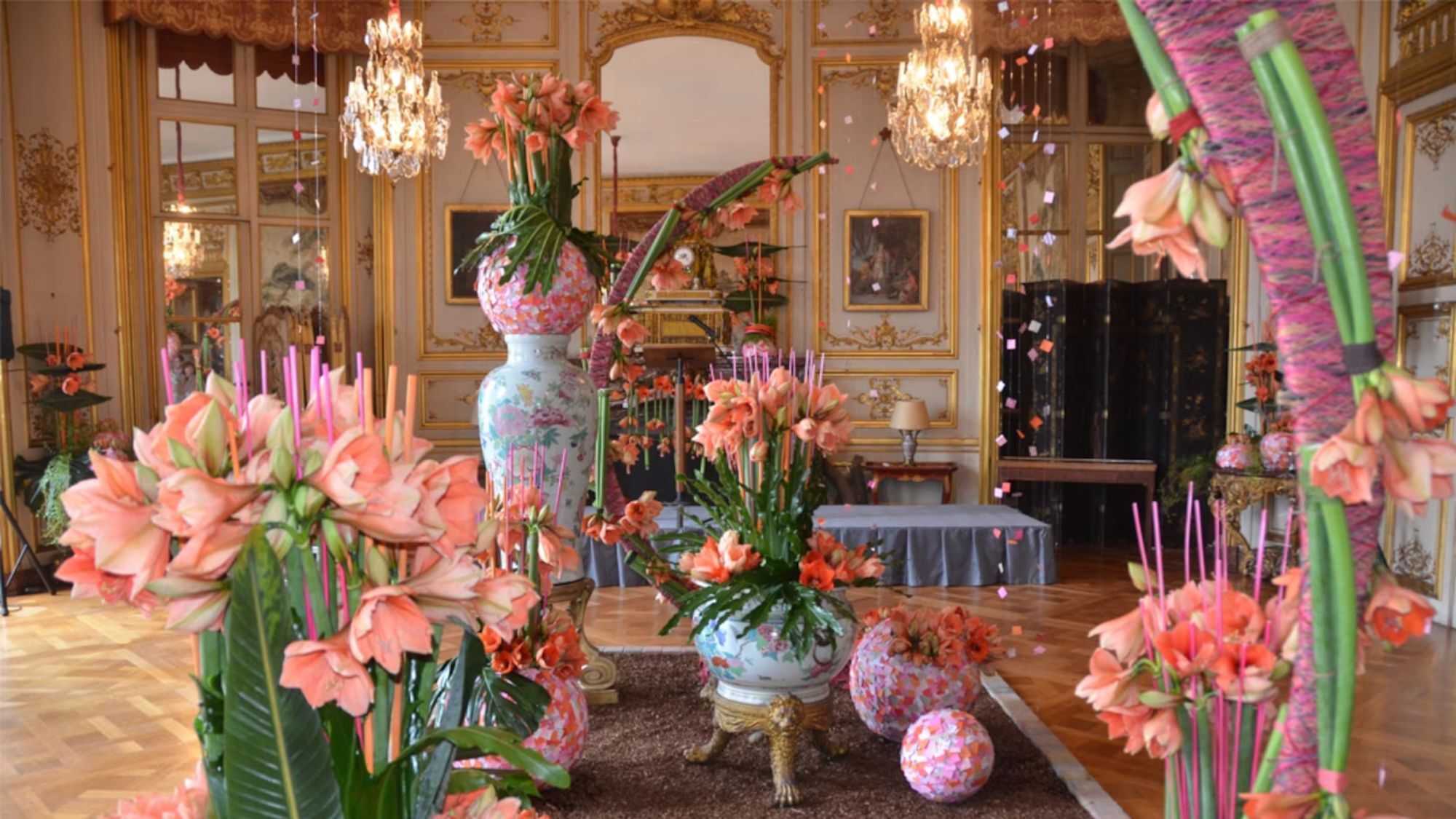 fleurs-lustres-mirroirs-chateau