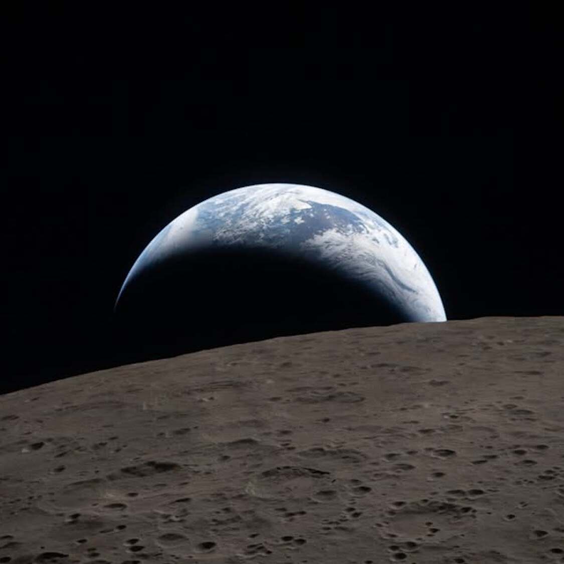 earthset-the-artemis-ii-crew-captured-this-view-of