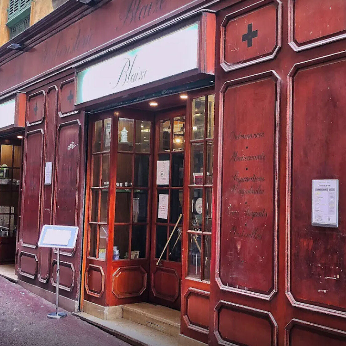 À Marseille, cette pharmacie vieille de 200 ans ne vend aucun médicament pharmacie-200-ans-marseille-me-dicament