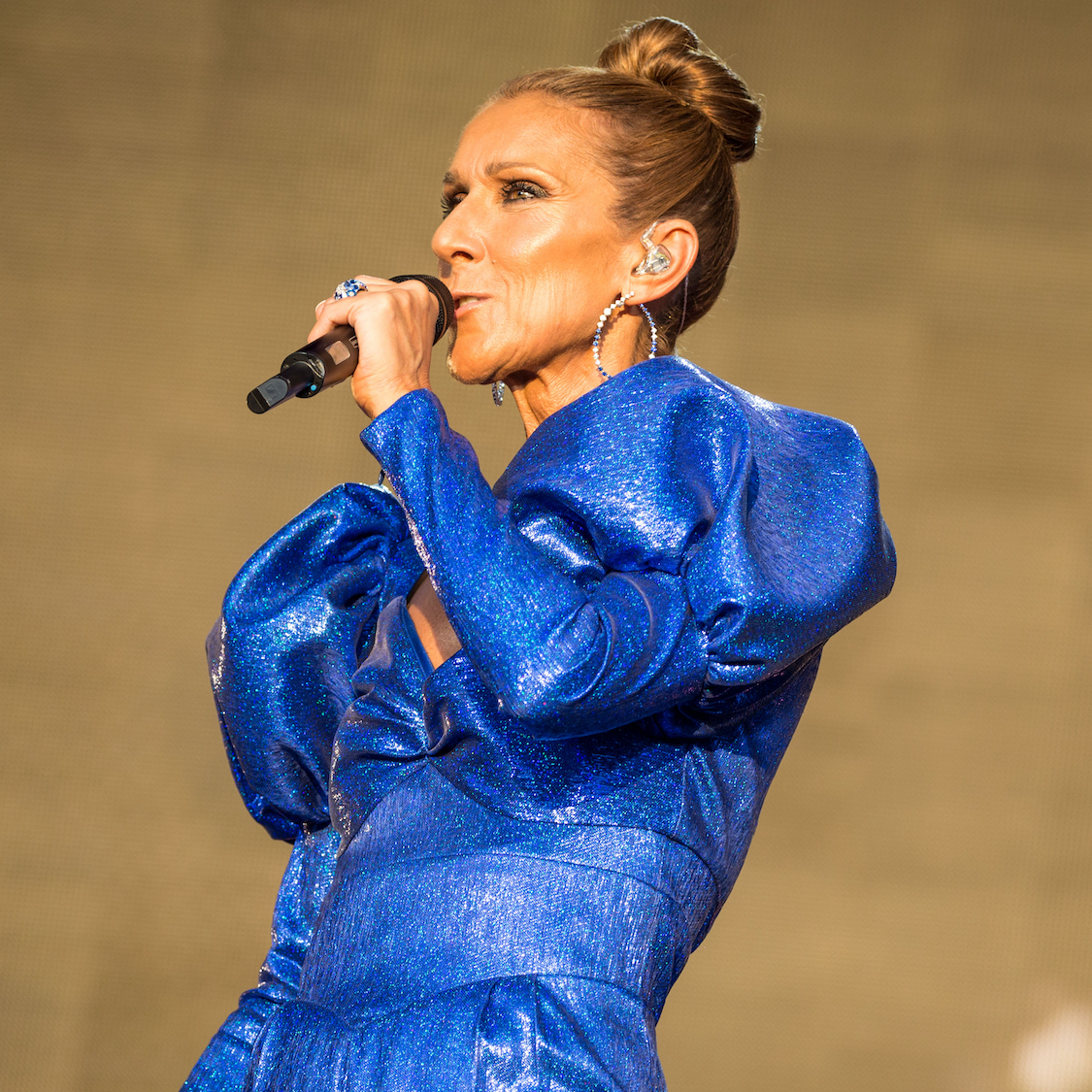 La file d’attente pour les concerts de Céline Dion équivalente à la distance Paris-Rome shutterstock-1684932109