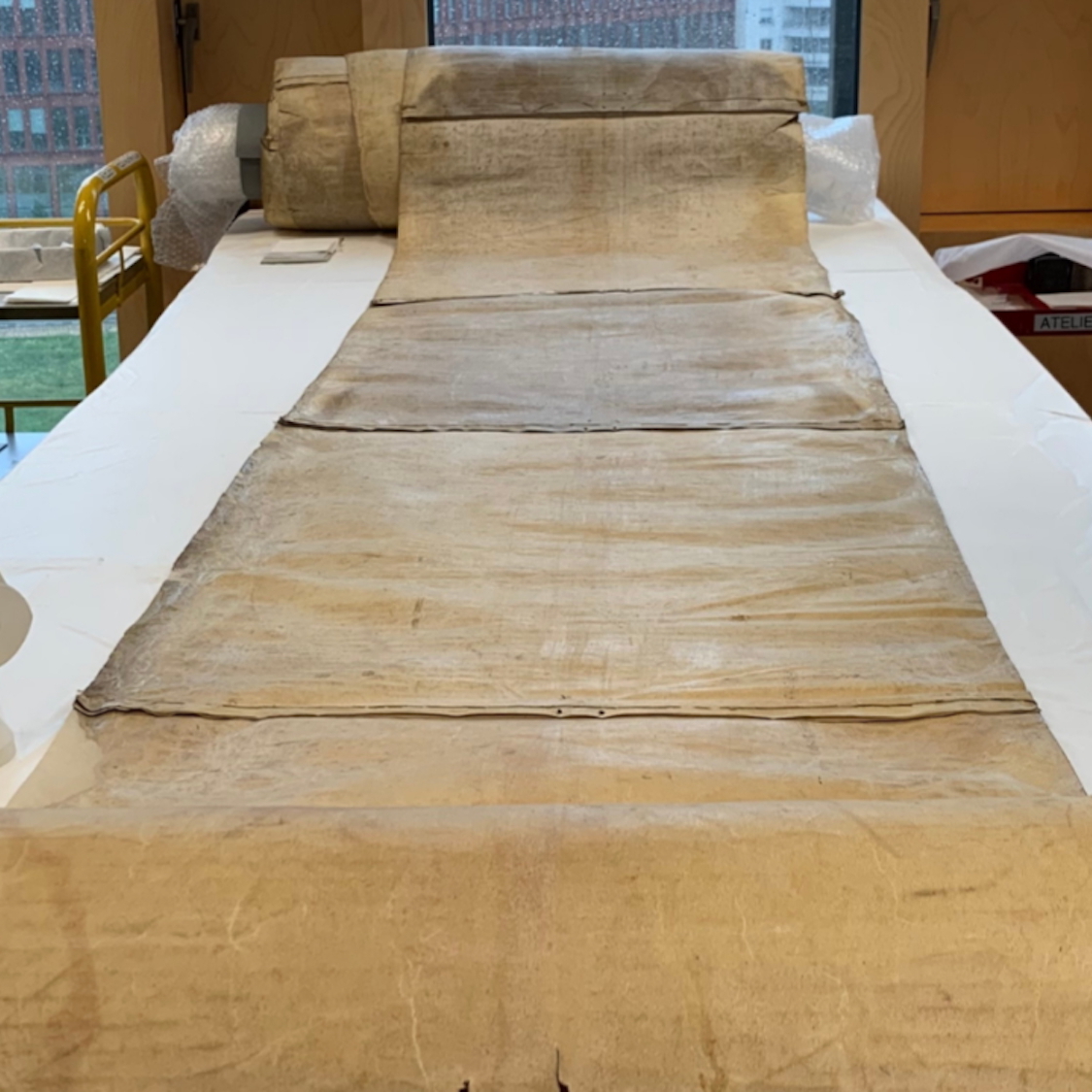 parchemin-medieval-33-metres-datant-1367-expose-ly