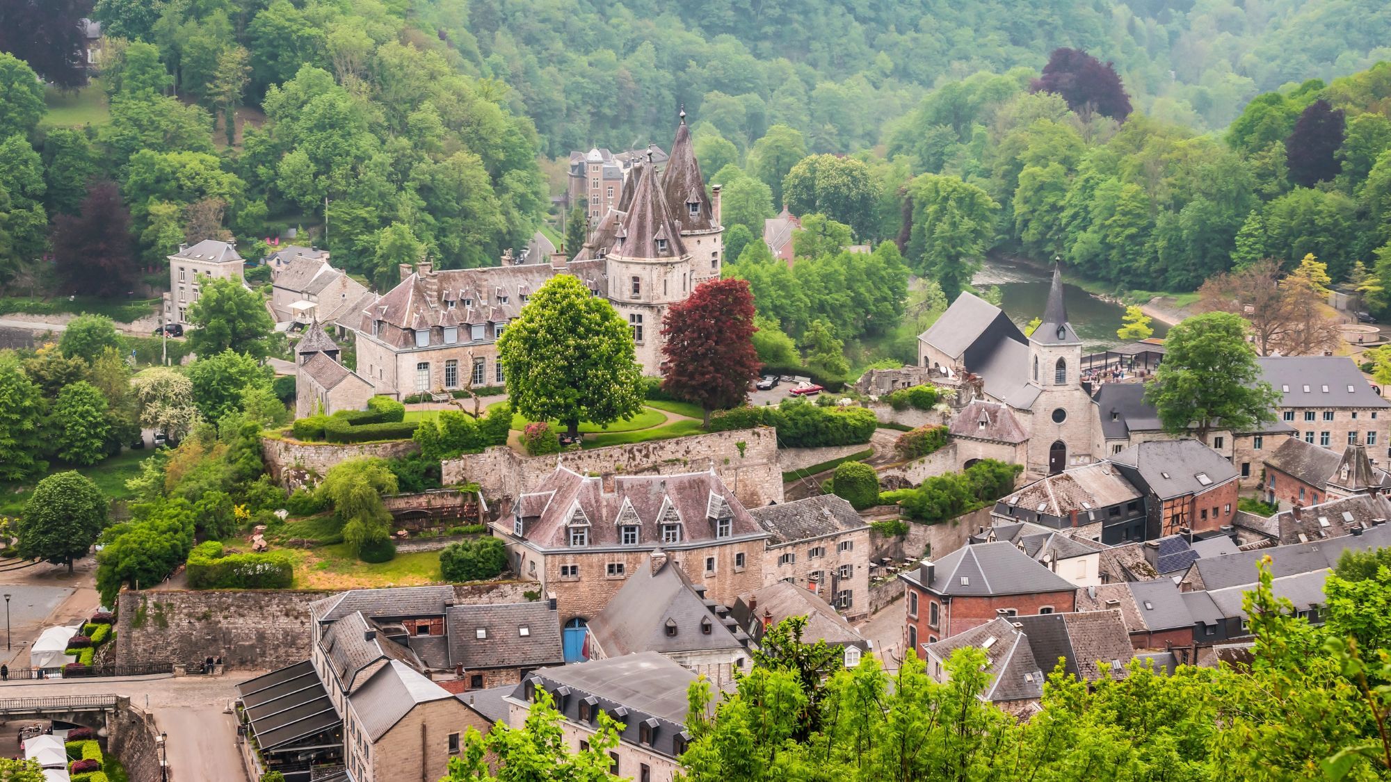 village-eglise-arbres-durbuy