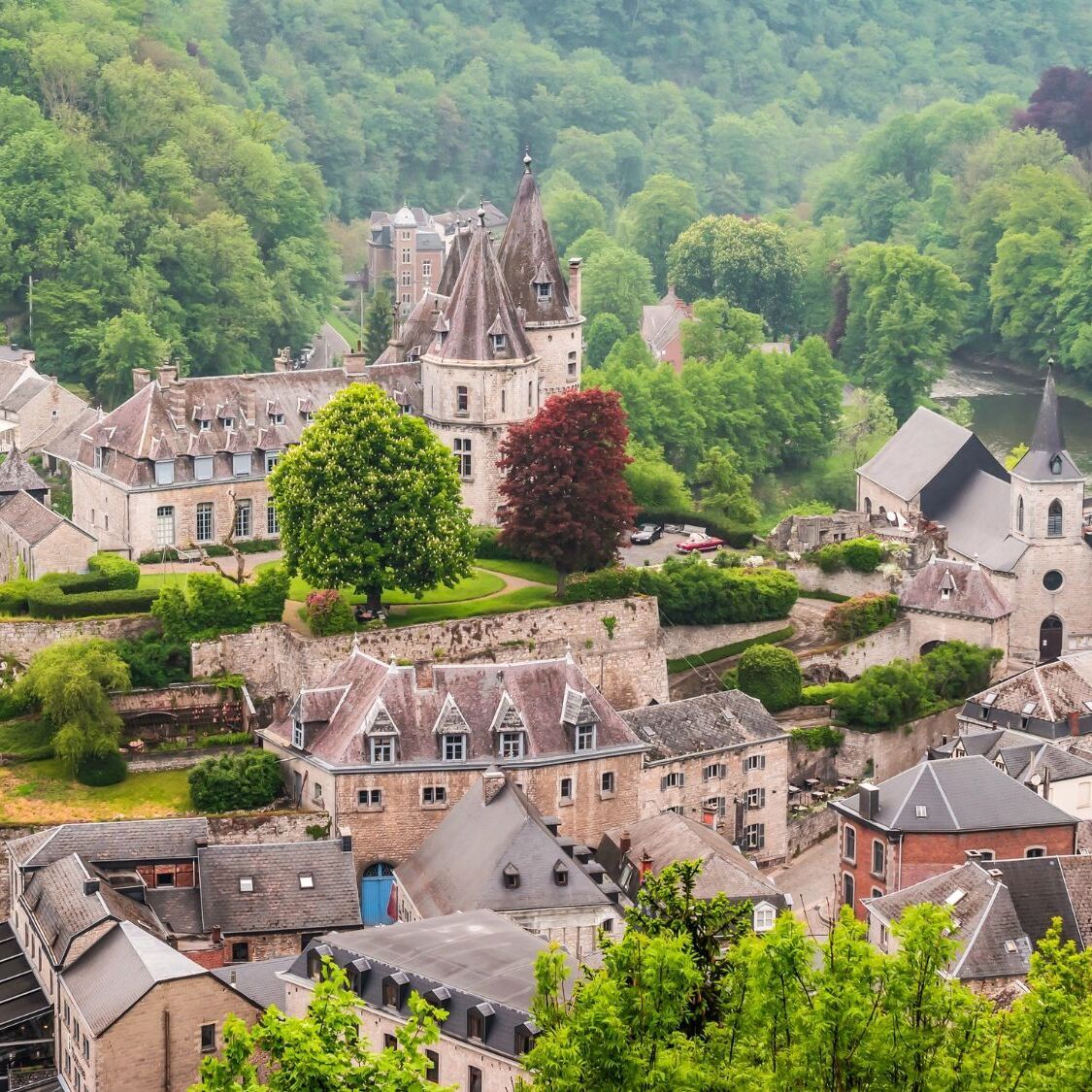 village-eglise-arbres-durbuy