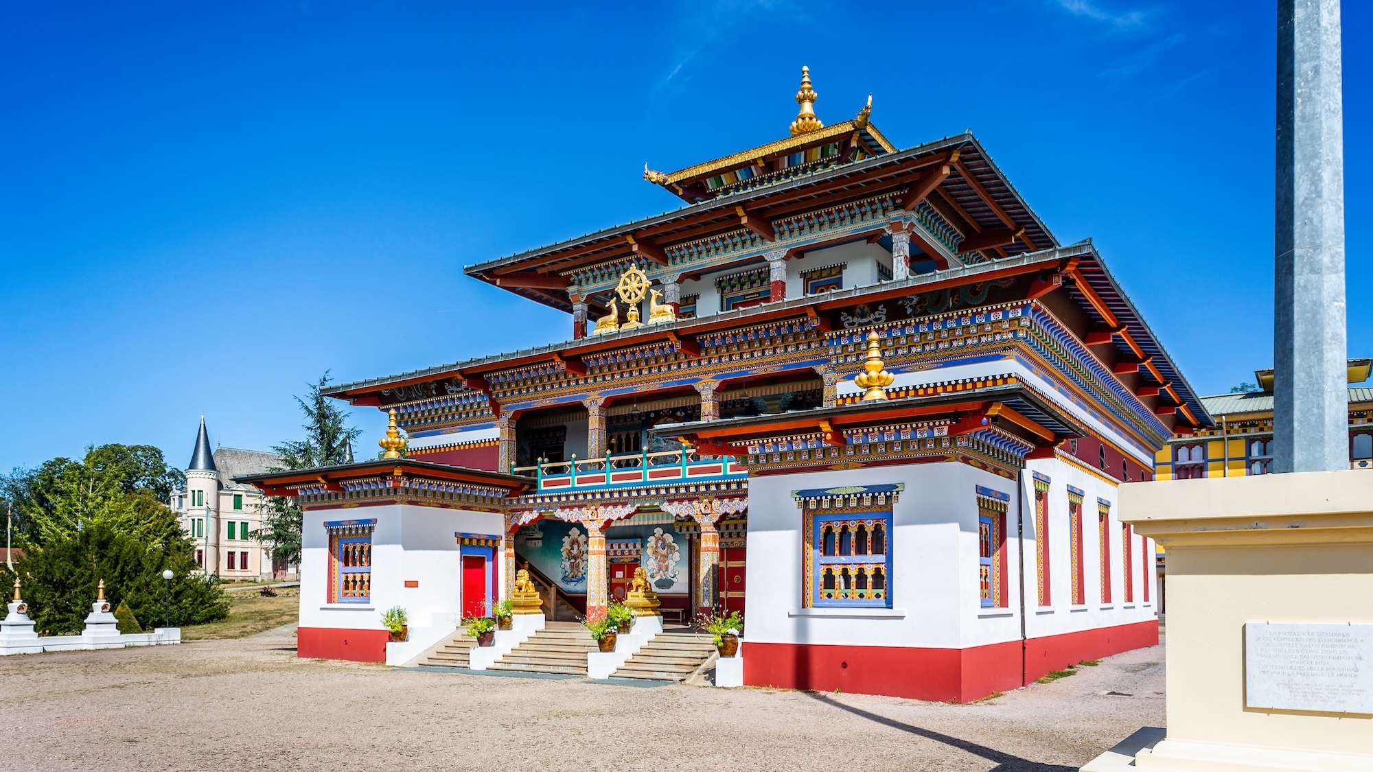 temple-bouddhiste-mille-bouddhas-2h-lyon