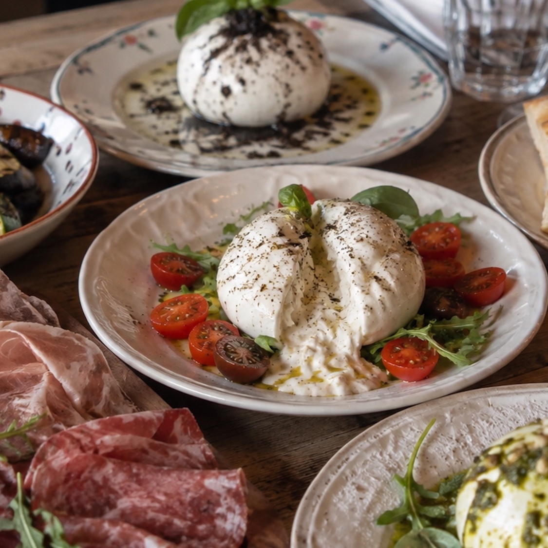Alerte foodporn : ce restaurant lyonnais lance une incroyable formule Burrata à volonté ! restaurant-lyon-formule-burrata-volonte