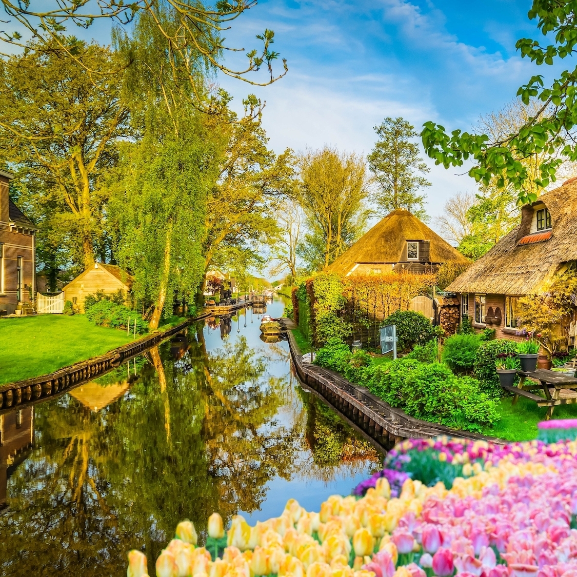 Ce village des Pays-Bas sans aucune route va vous plonger dans un véritable conte de fées shutterstock-2570549811