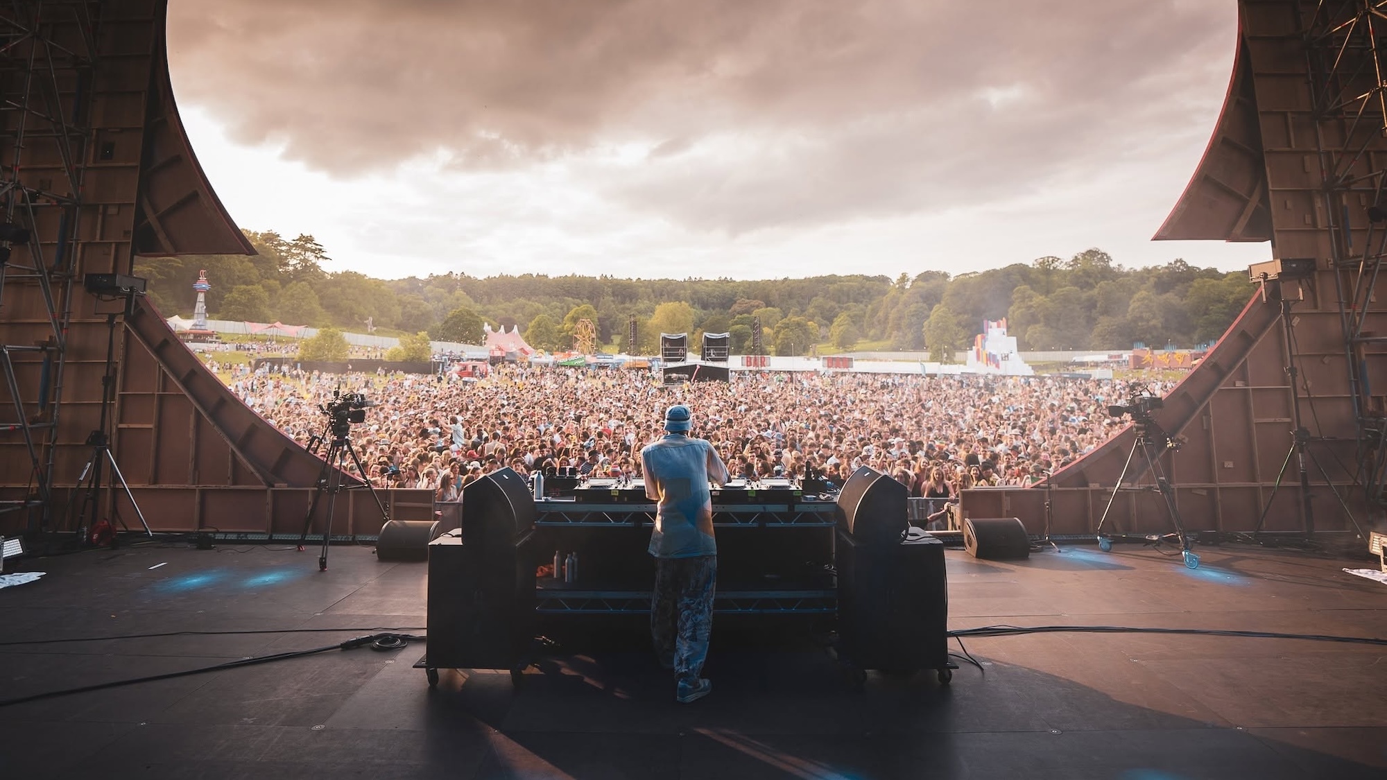 une-e-norme-open-air-avec-la-cre-me-des-dj-va-fair