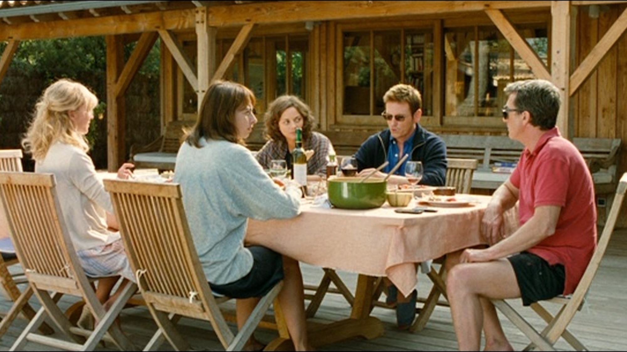 7 profils qu'on est sûrs de retrouver en vacances entre potes les-petits-mouchoirs-repas