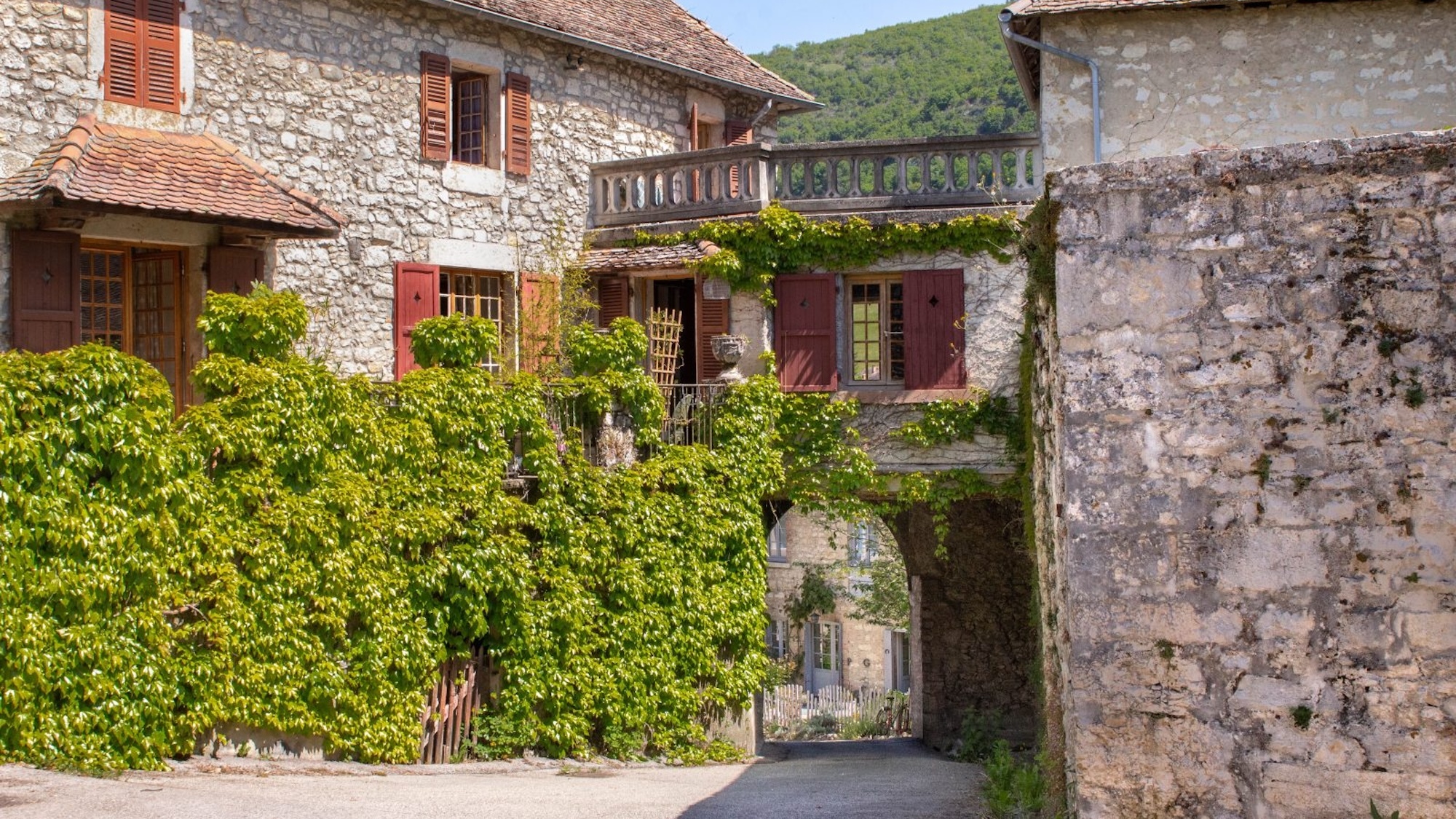 village-lhuis-ain-1h-de-lyon-1