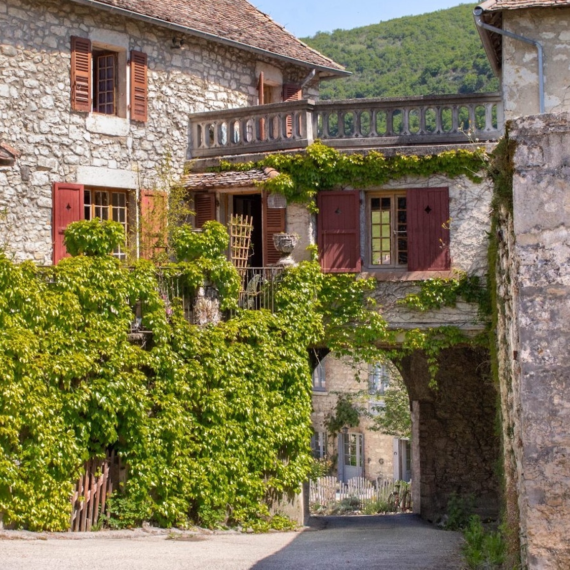 village-lhuis-ain-1h-de-lyon-1