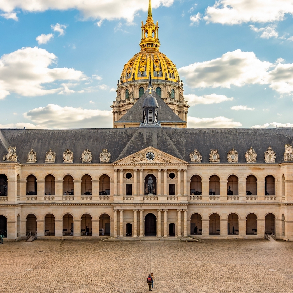 Un cinéma plein air s’invite aux Invalides en septembre ! shutterstock-2626977633
