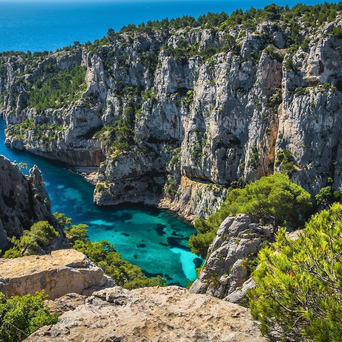 calanques-marseille-gaspar-janos-shutterstock