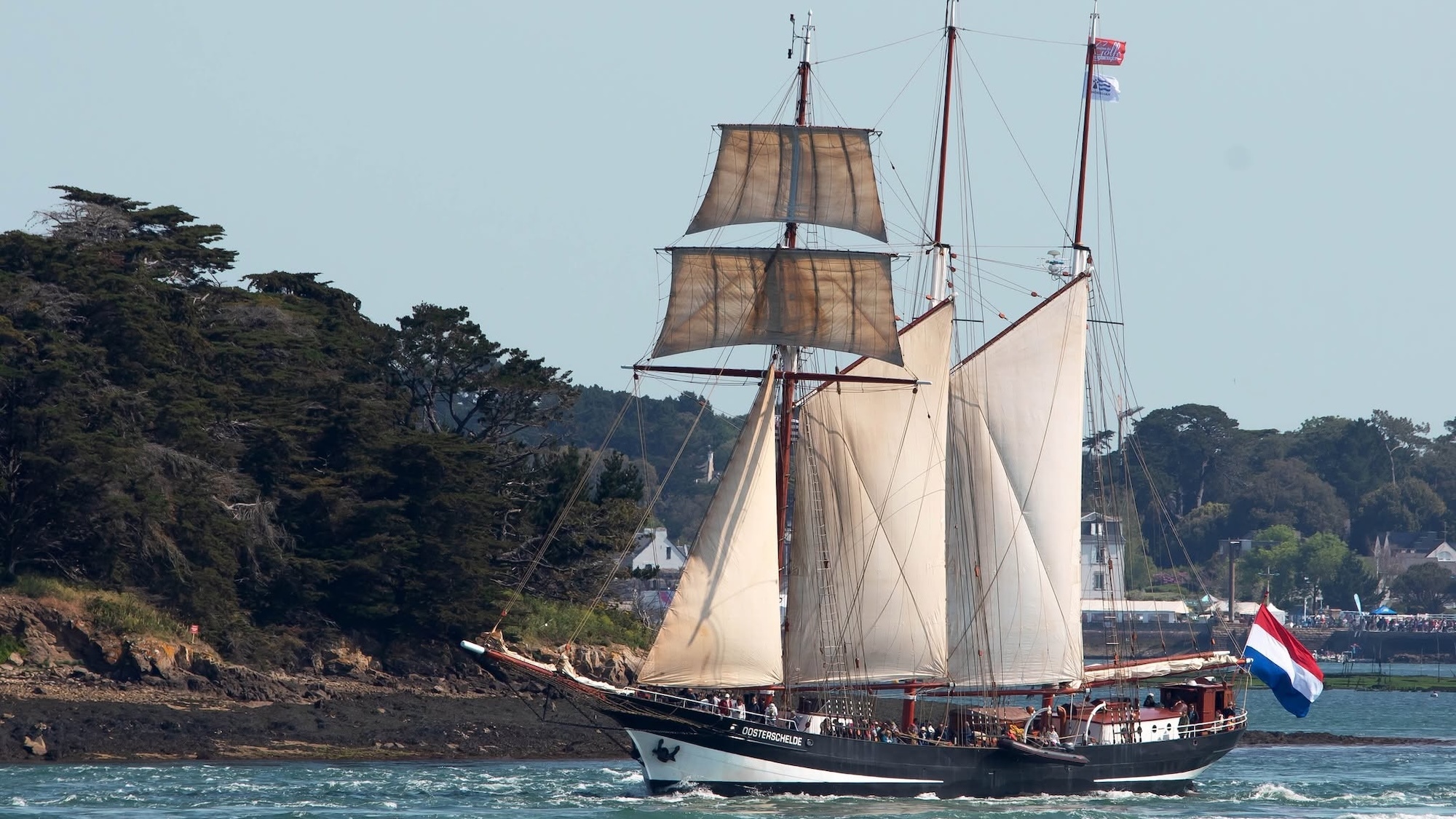 Au départ de Bordeaux, ce trois-mâts historique propose une traversée de 9 jours jusqu'en Bretagne oosterschelde-bordeaux-bretagne