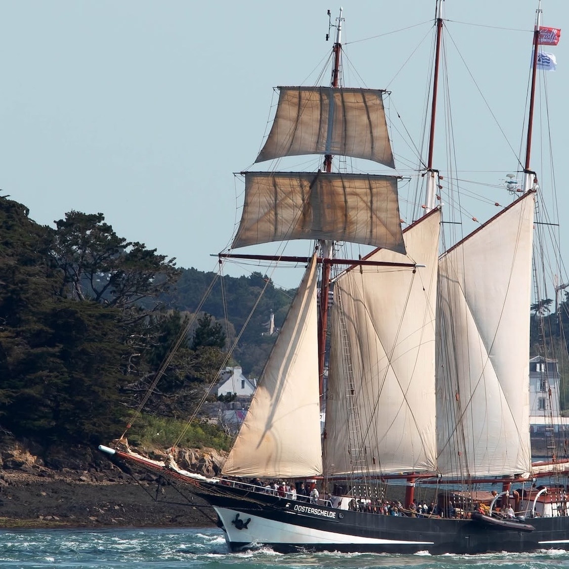 Au départ de Bordeaux, ce trois-mâts historique propose une traversée de 9 jours jusqu'en Bretagne oosterschelde-bordeaux-bretagne
