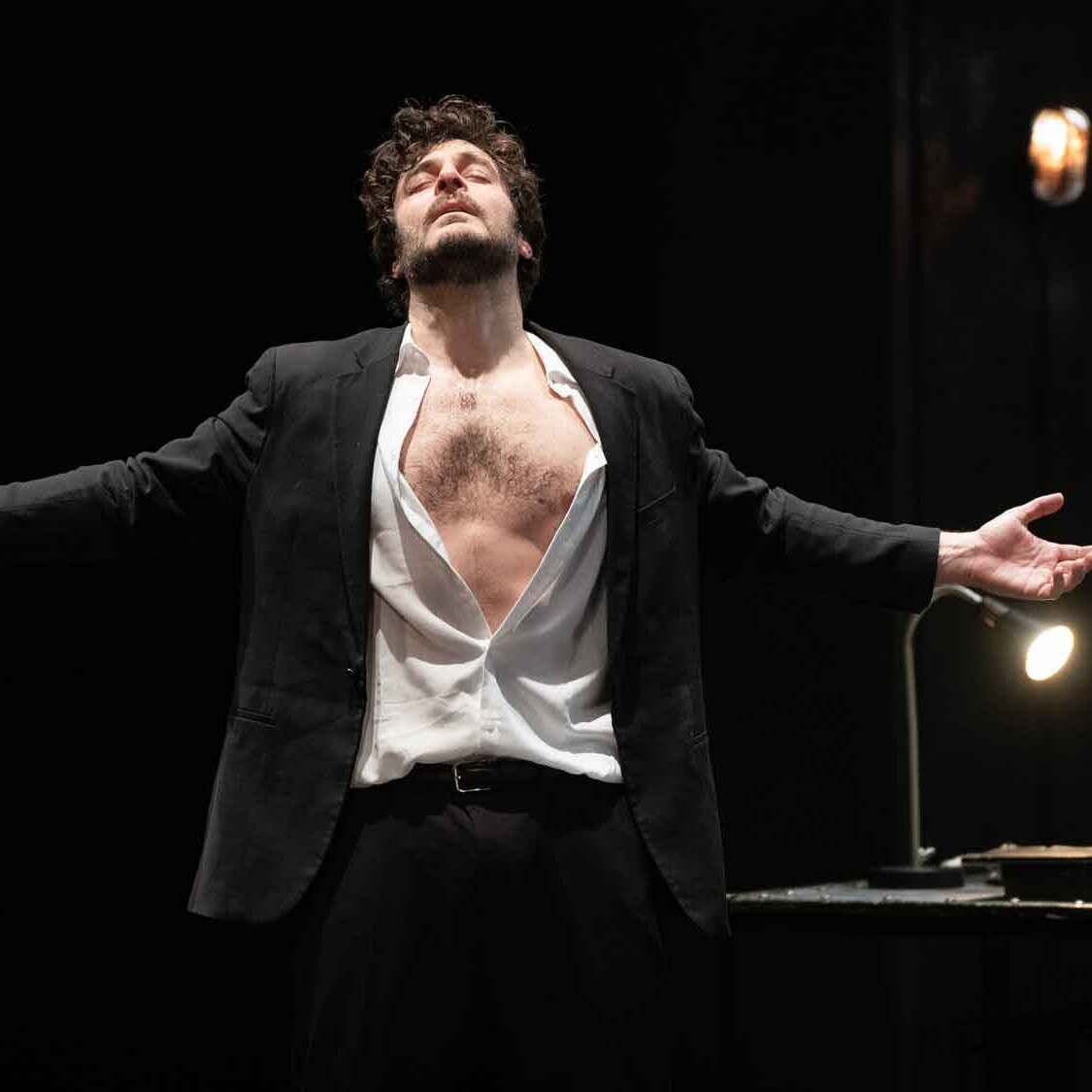 This Italian theatrical thriller lands in Aix-en-Provence for a unique performance thriller-italien-theatre-aix-en-provence