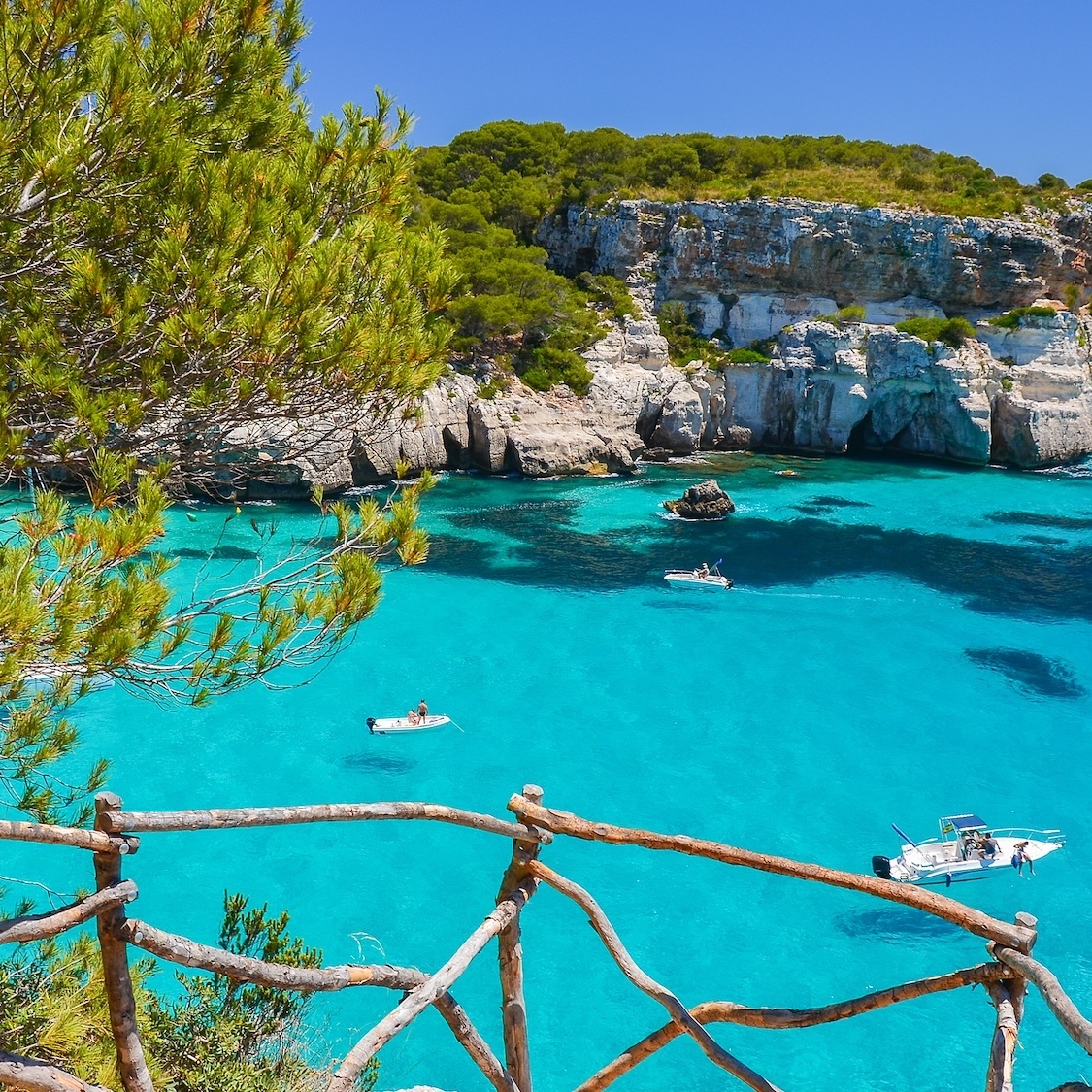 Minorque : les meilleures adresses pour un séjour ressourçant ce printemps minorque-pawel-kazmierczak-shutterstock