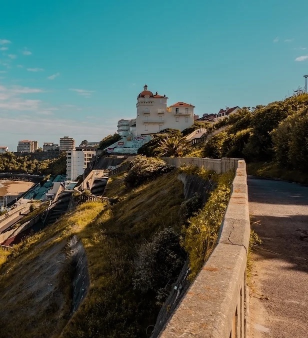 Paris en chute libre dans le palmarès des villes où il fait bon vivre en France biarritz-classement-villes-villages-bon-vivre-le-b