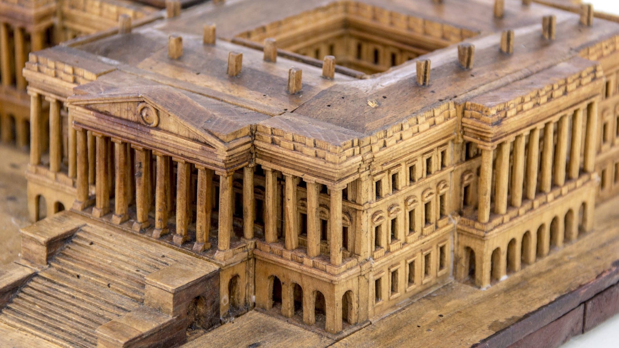 musee-antoine-brun-30-minutes-lyon-sculptures-bois