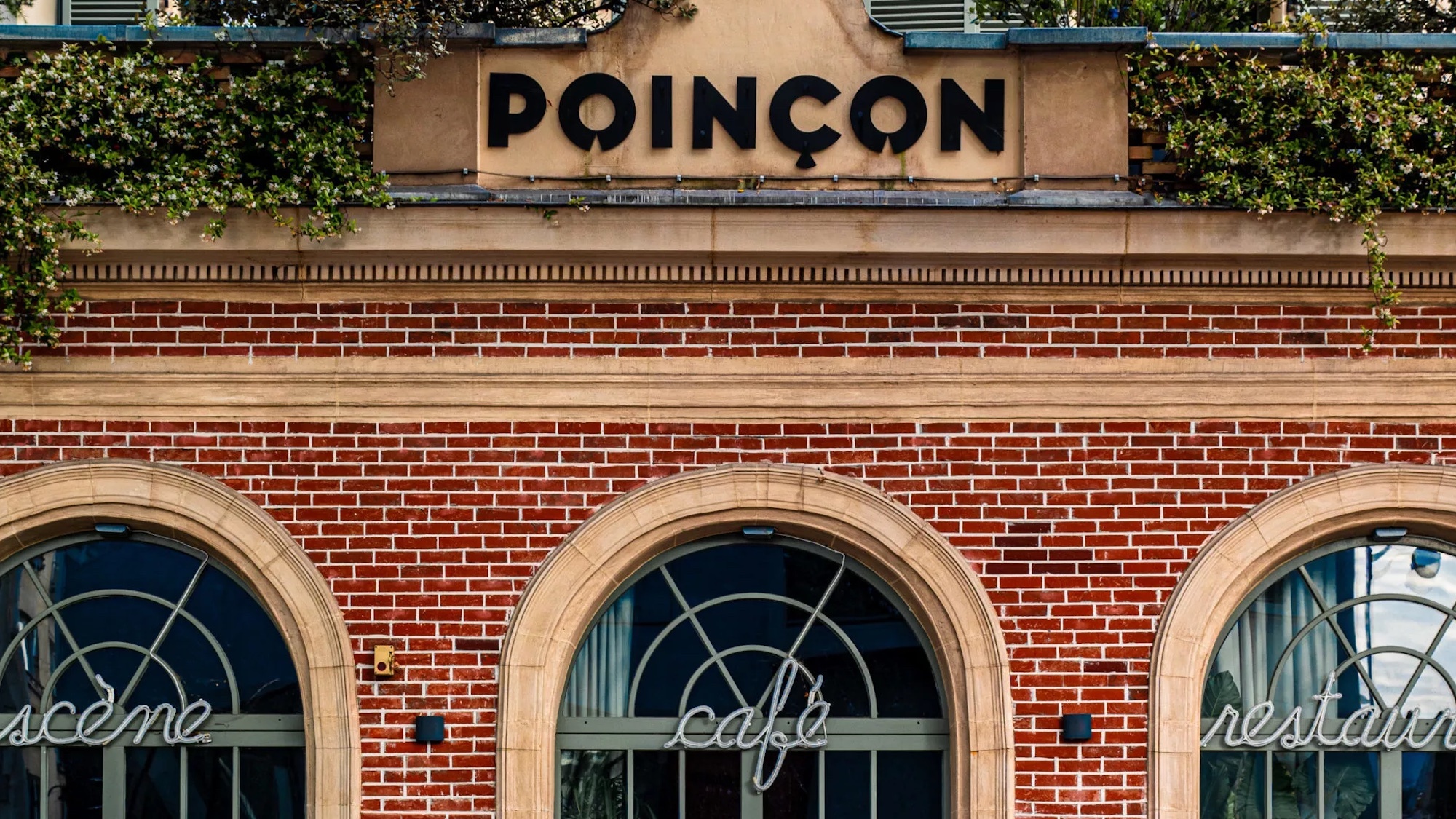 À Paris, cette ancienne gare oubliée est devenue un restaurant secret p1007583-scaled-e1720778400186-copie