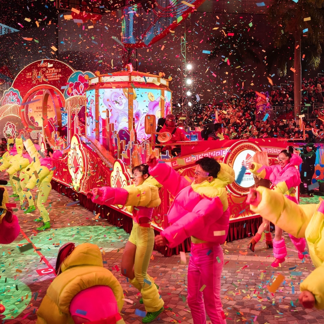 Nouvel An chinois : Hong Kong célèbre l’année du Cheval de Feu en grand 01-cathay-international-chinese-new-year-night-par
