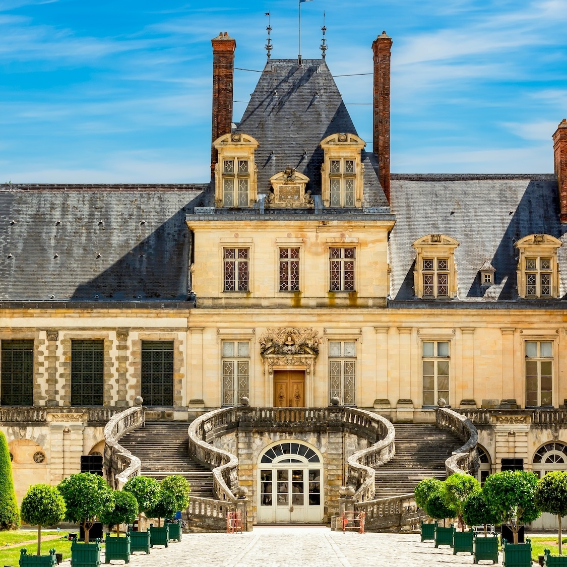 Décors d’époque et bals façon Marie-Antoinette au Château de Fontainebleau chateau-fontainebleau-mistervlad-shutterstock