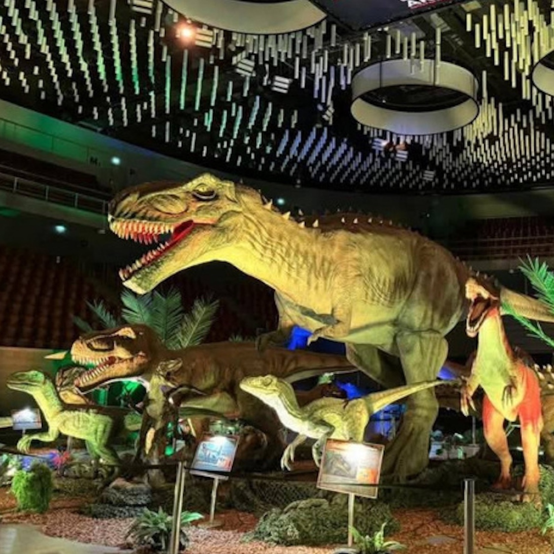 La plus grande exposition de dinosaures d’Europe débarque près de Paris monde-dinosaures-expo