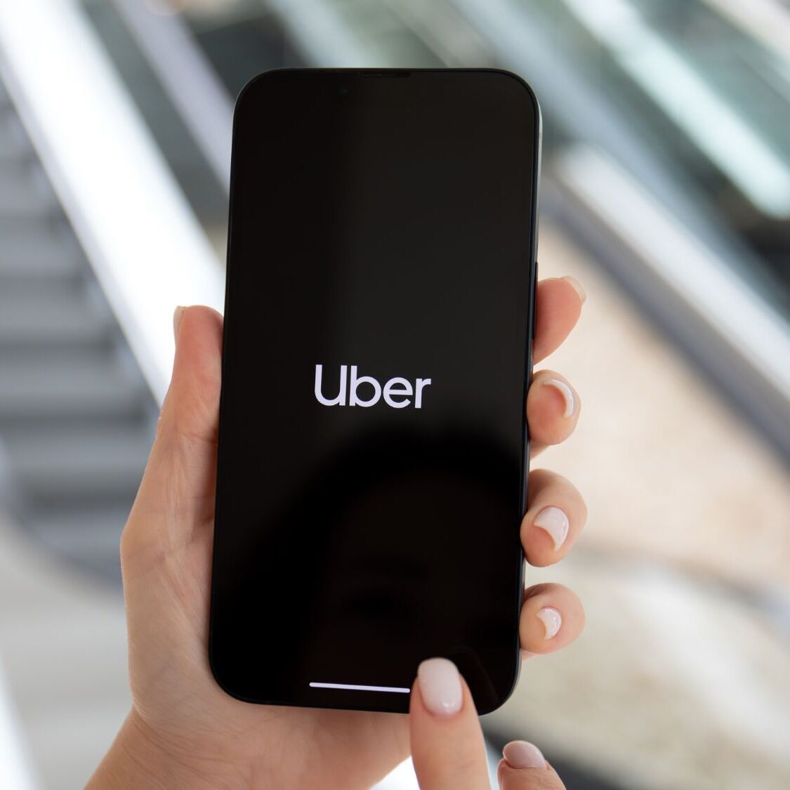 Uber lance son service 100% femmes à Lille telephone-uber-mains