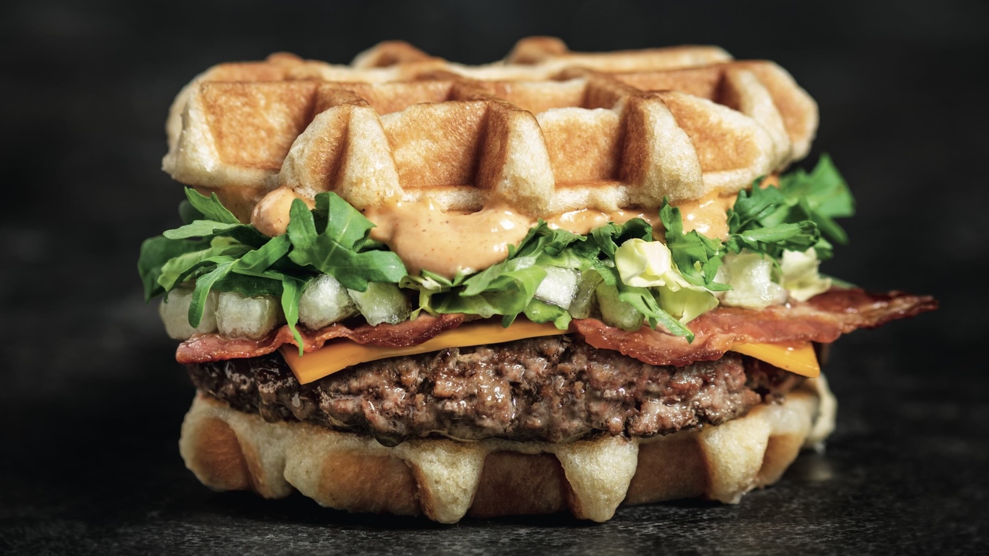 cette-ce-le-bre-chaine-de-burgers-va-de-barquer-po