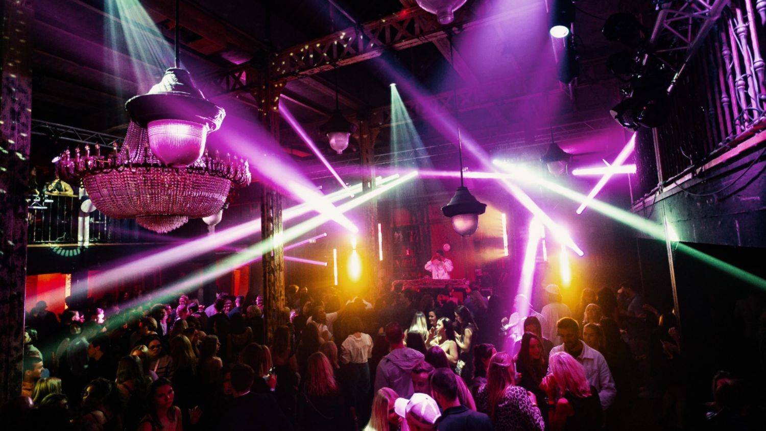 boite-lustre-lumieres-gens