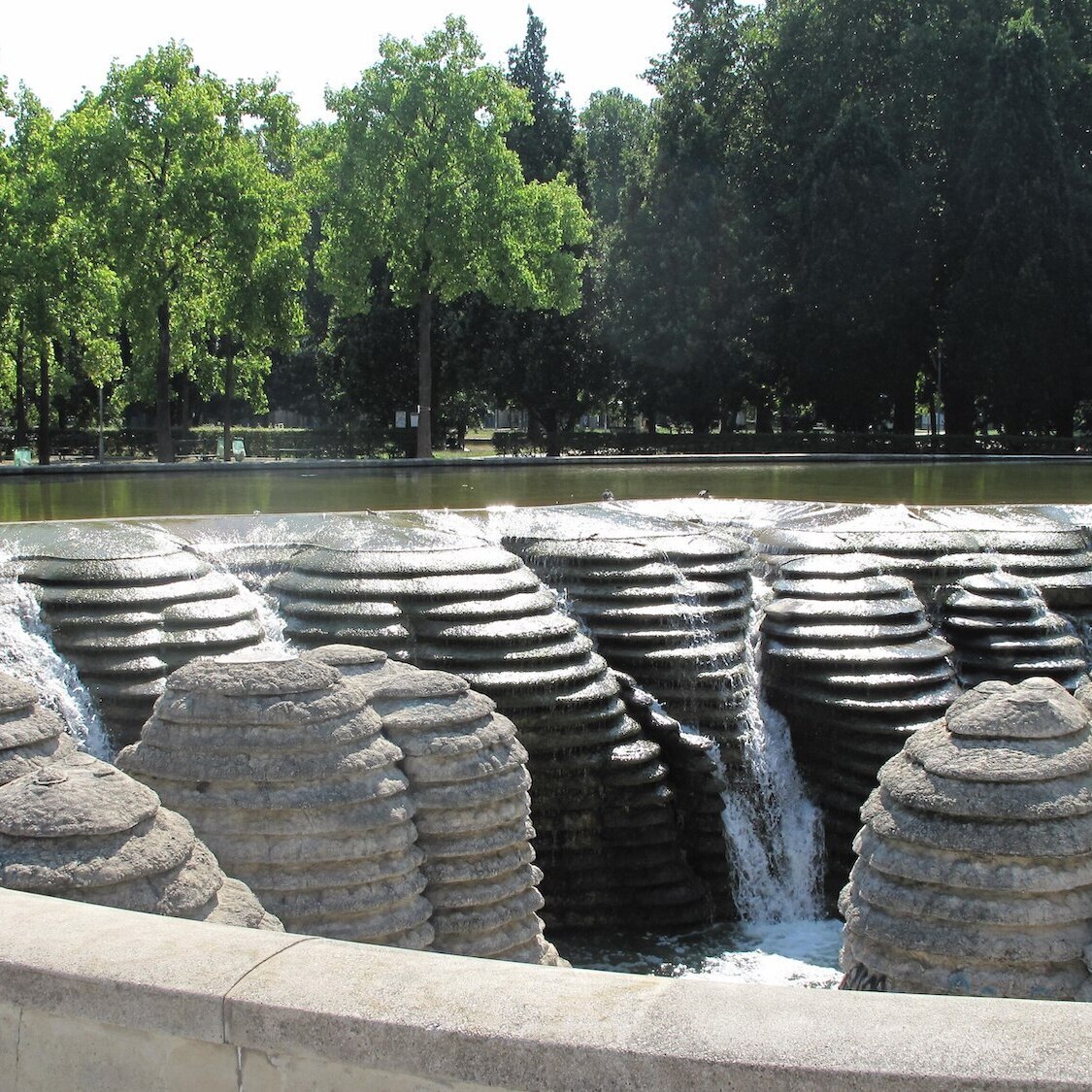 4096px-fontaine-du-parc-de-bercy