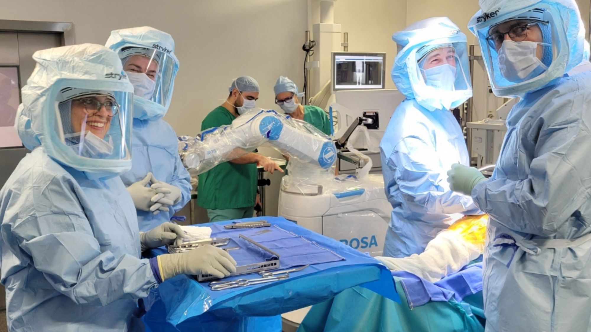 chirurgiens-robot-hopital-operation