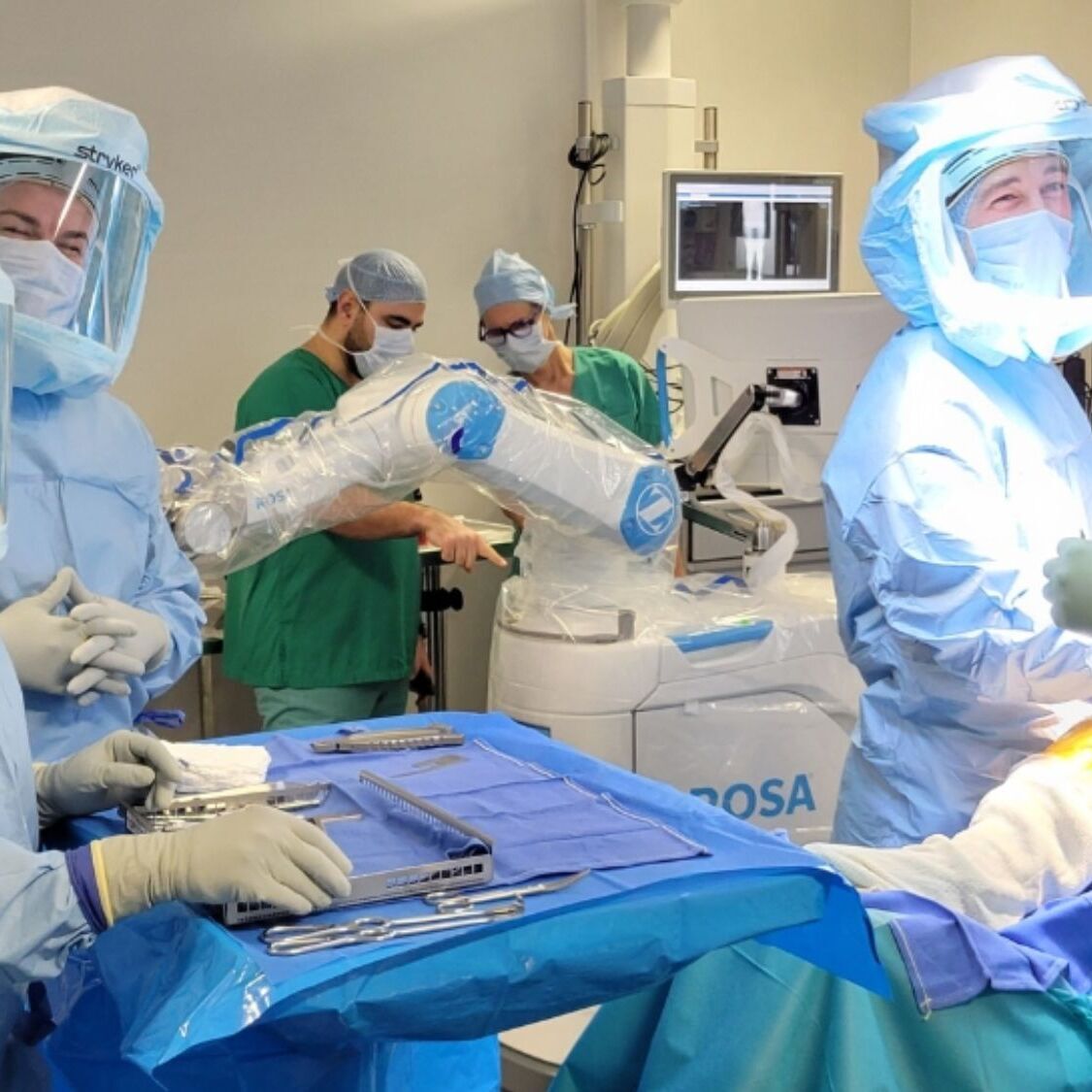 chirurgiens-robot-hopital-operation