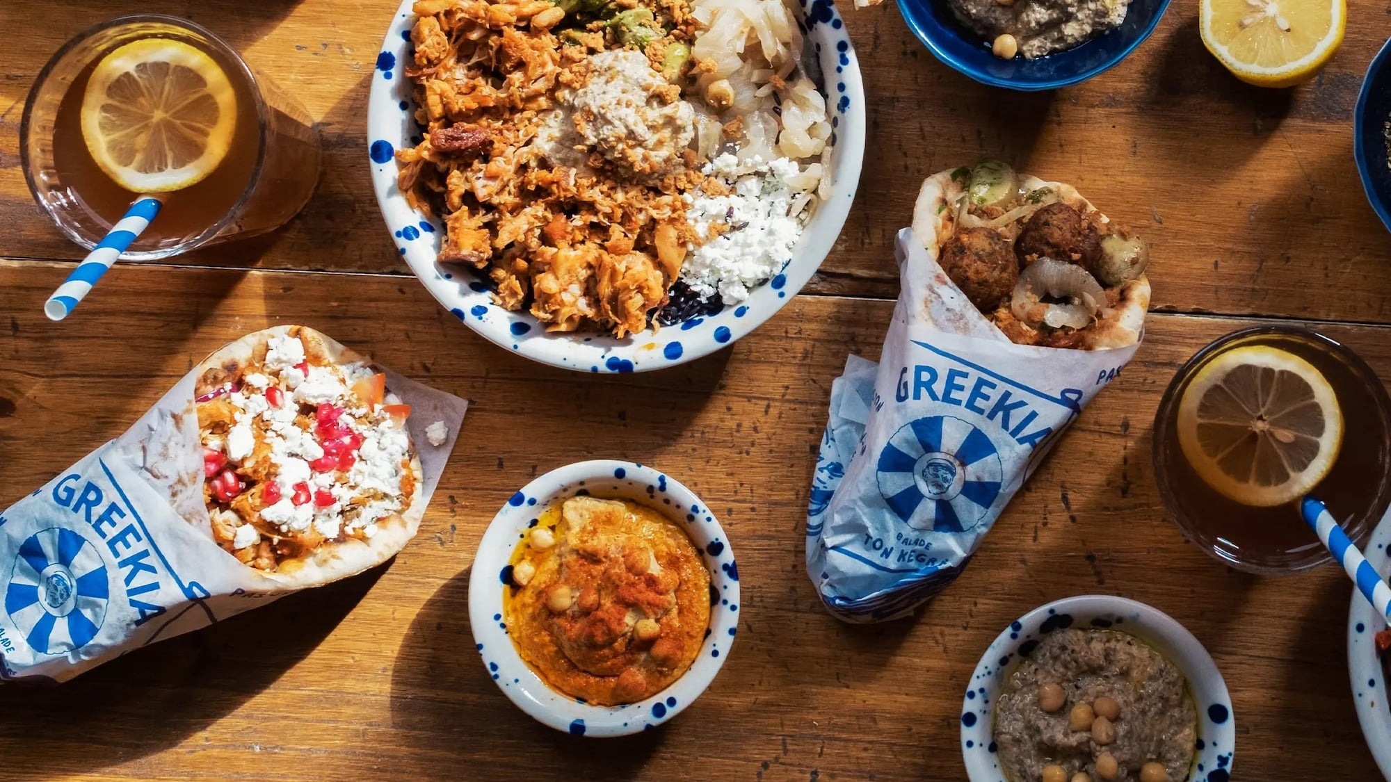 greekia-street-food-ouverture-grec-sandwich-gratui