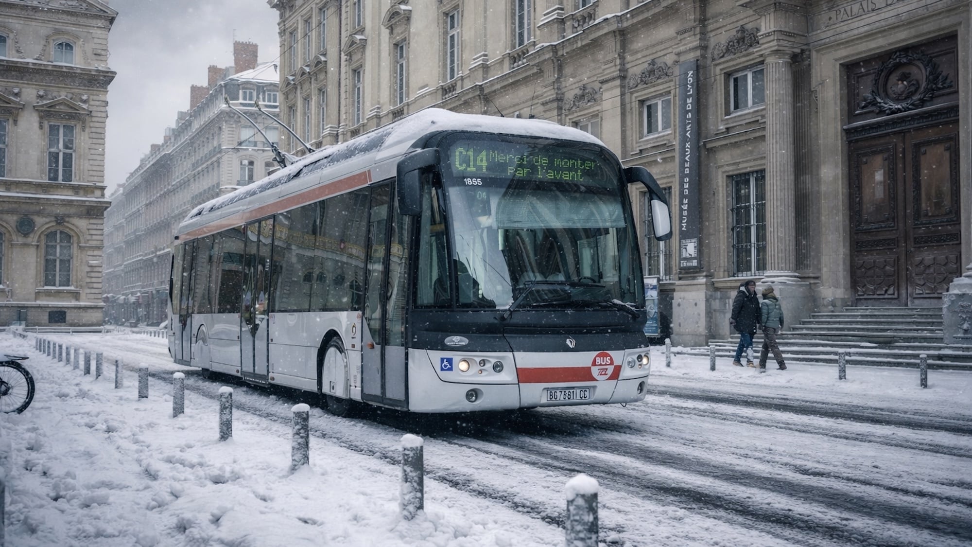 bus-tcl-arret-lyon-neige