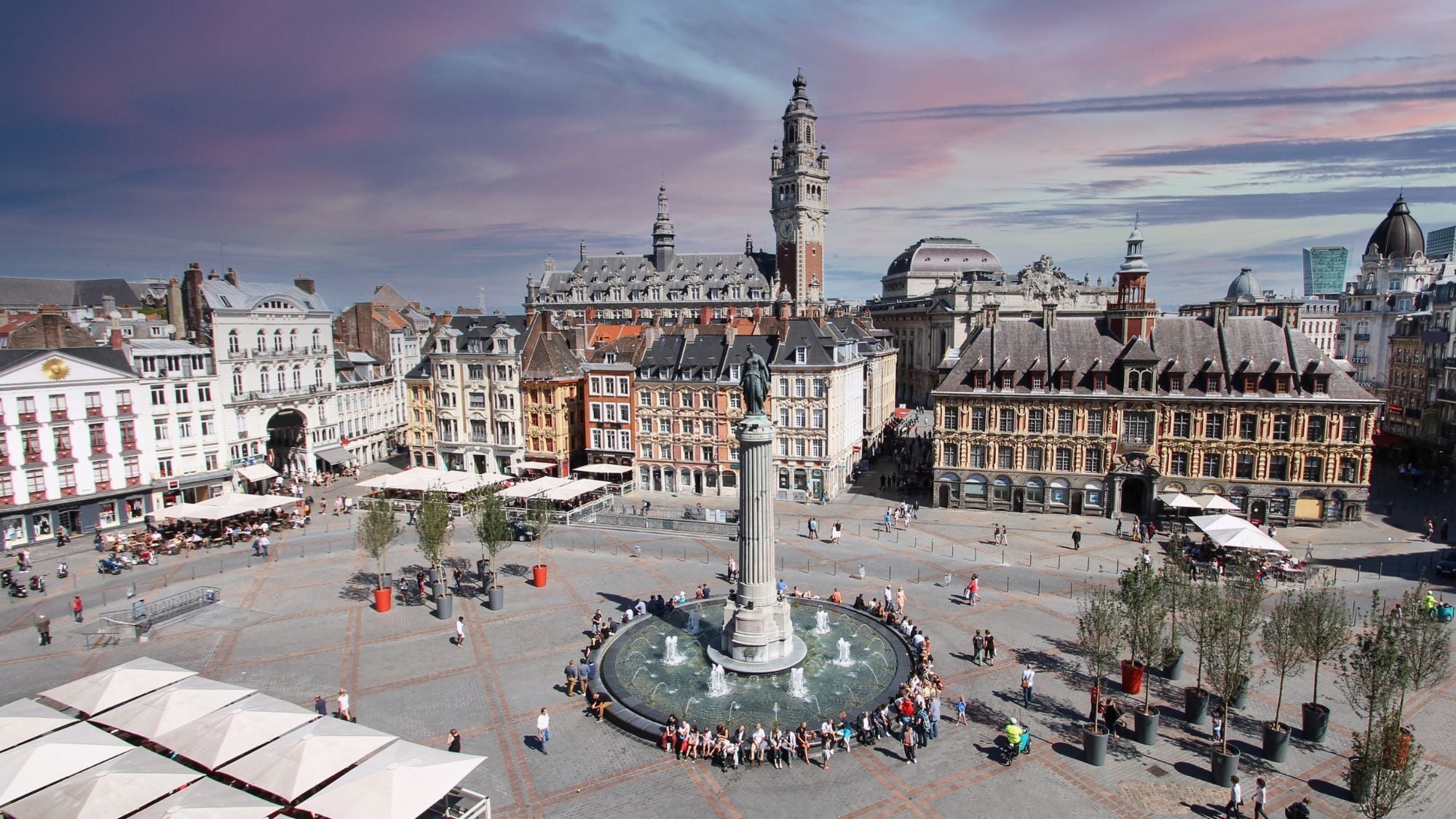 grand-place-beffroi-arbres
