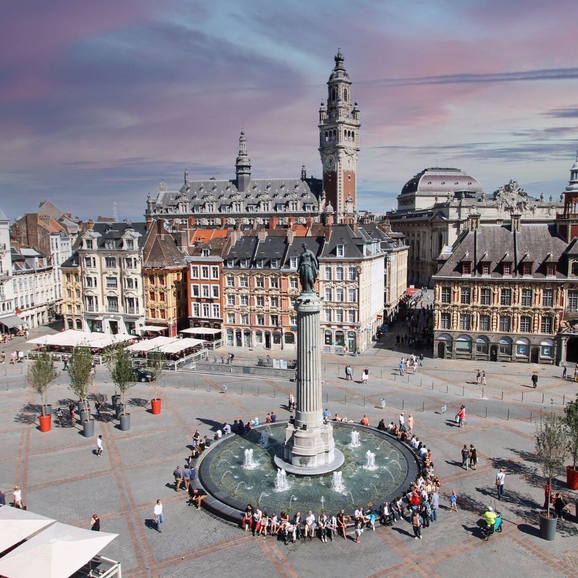 grand-place-beffroi-arbres