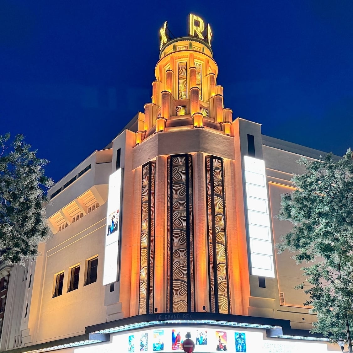La finale de la CAN diffusée en direct dans cette salle parisienne mythique ! shutterstock-2660683243