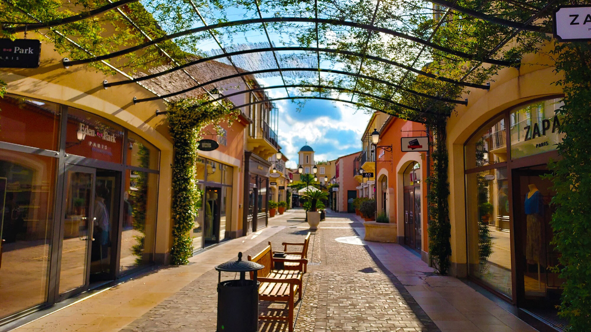 village-marques-marseille-soldes