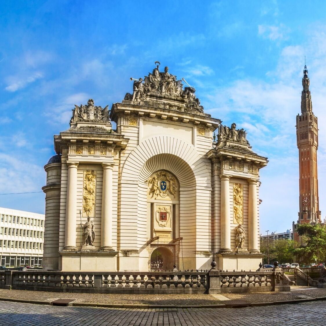 Ces grands chantiers qui vont enfin s’achever en 2026 à Lille et dans la métropole beffroi-paves-route-porte