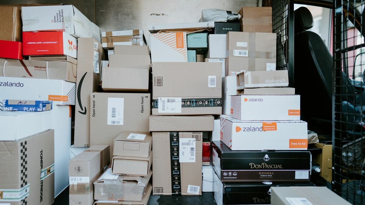 claudio-schwarz-q8kr-ie6wni-unsplash-2-1200