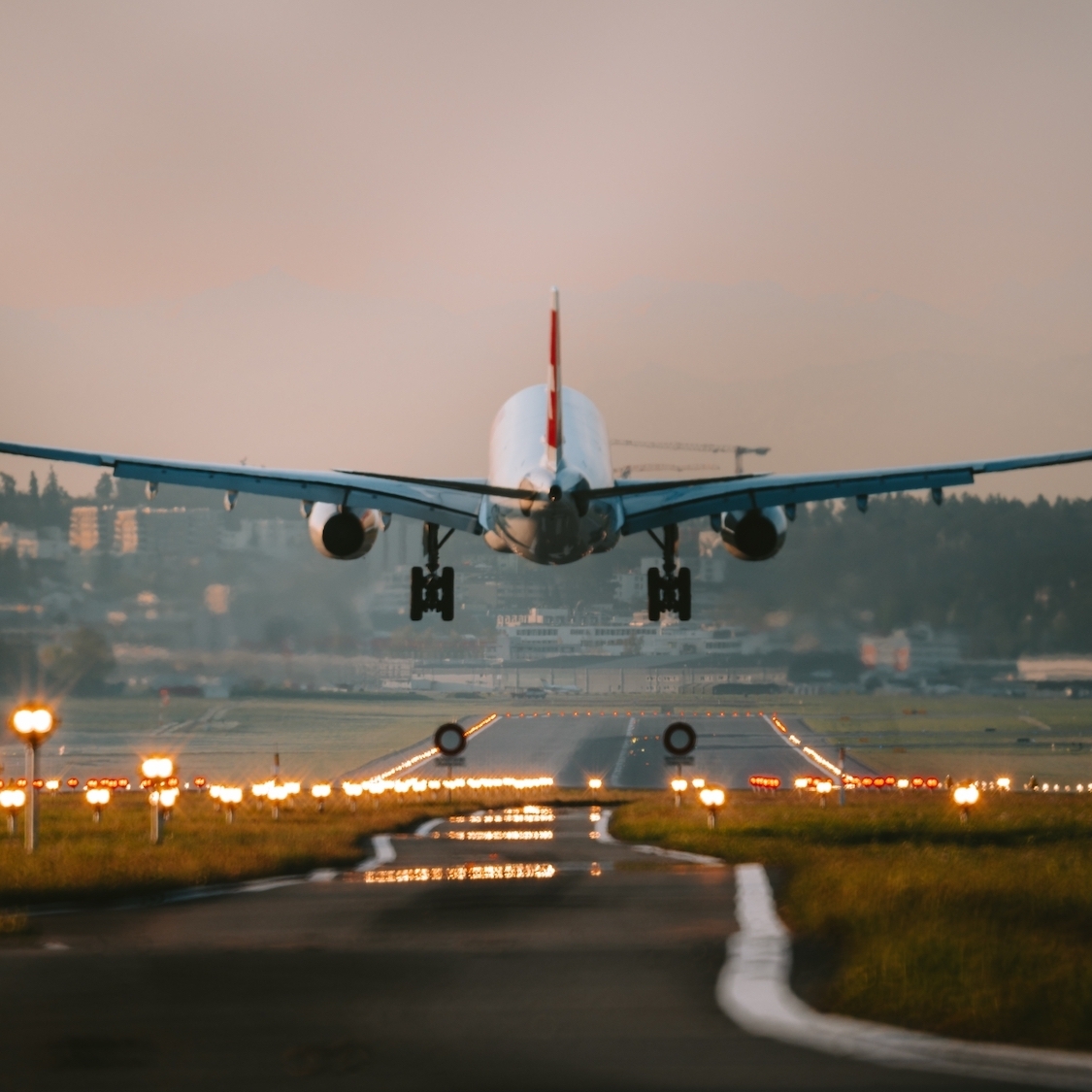 Cet objet indispensable des voyageurs interdit par plusieurs compagnies aériennes shutterstock-2619946681