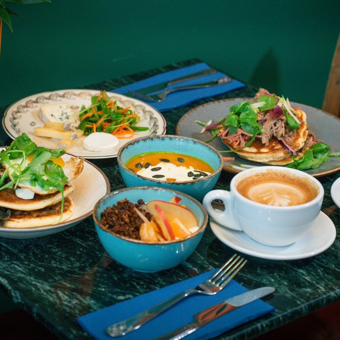 Le Cerf-Volant, l'adresse à tout bien faire avec terrasse géante et brunch copieux à Lyon 8e cerf-volant-restaurant-brunch-terrasse-lyon-copie