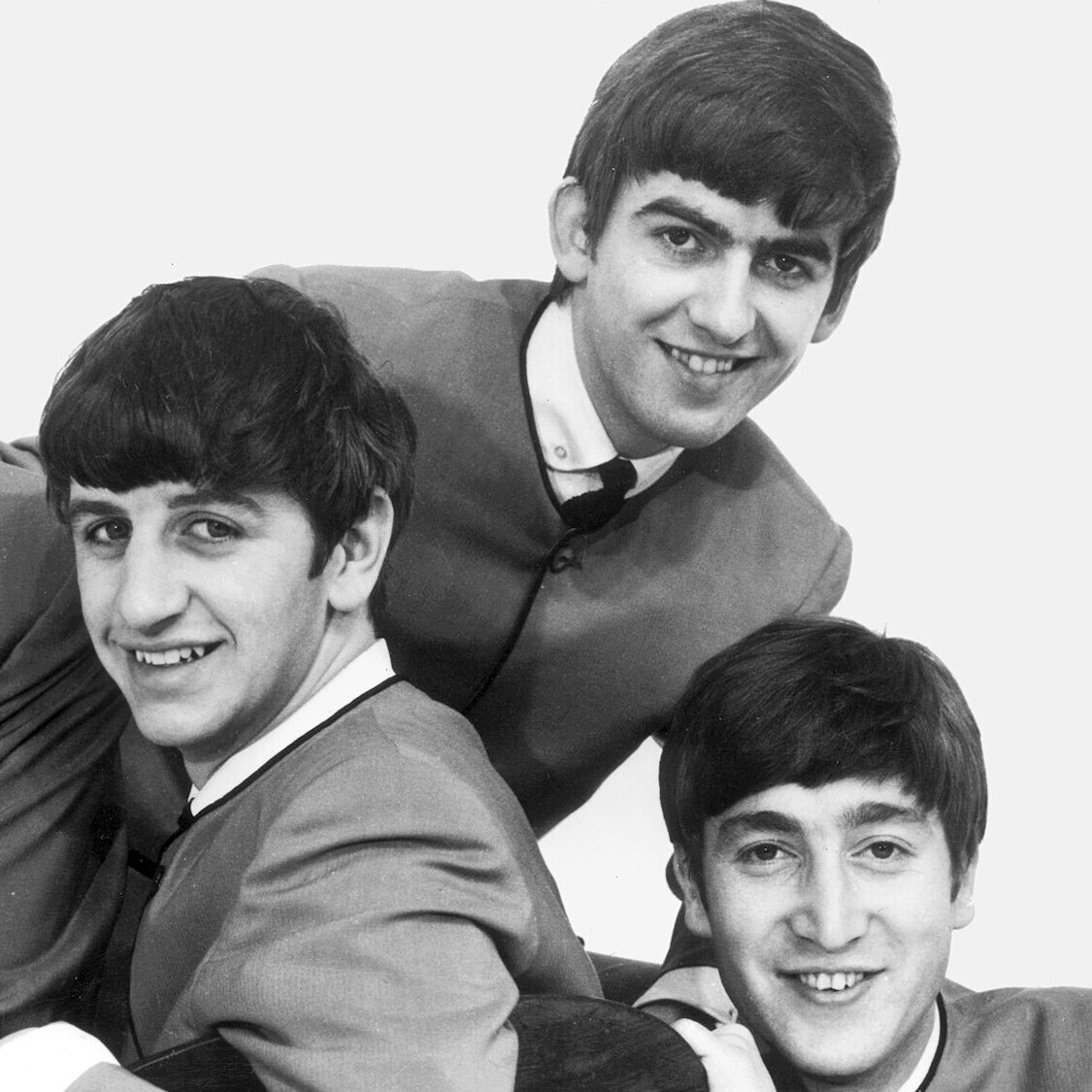 A free exhibition about the Beatles is coming to Paris in February! 2048px-the-beatles-1963-dezo-hoffman-capitol-recor