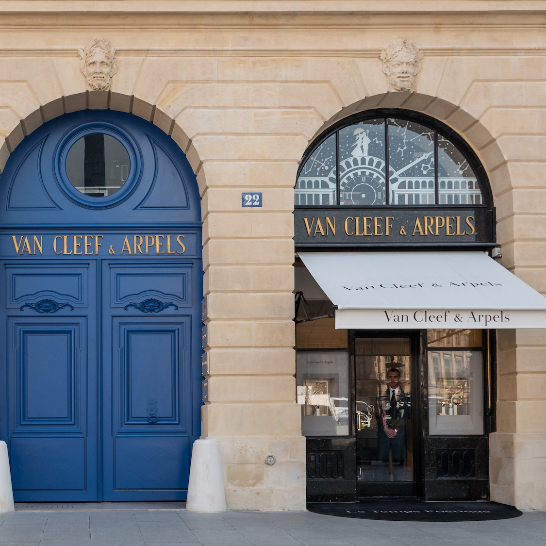 Van Cleef & Arpels takes a trip back in time with a free exhibition at Place Vendôme shutterstock-272914277