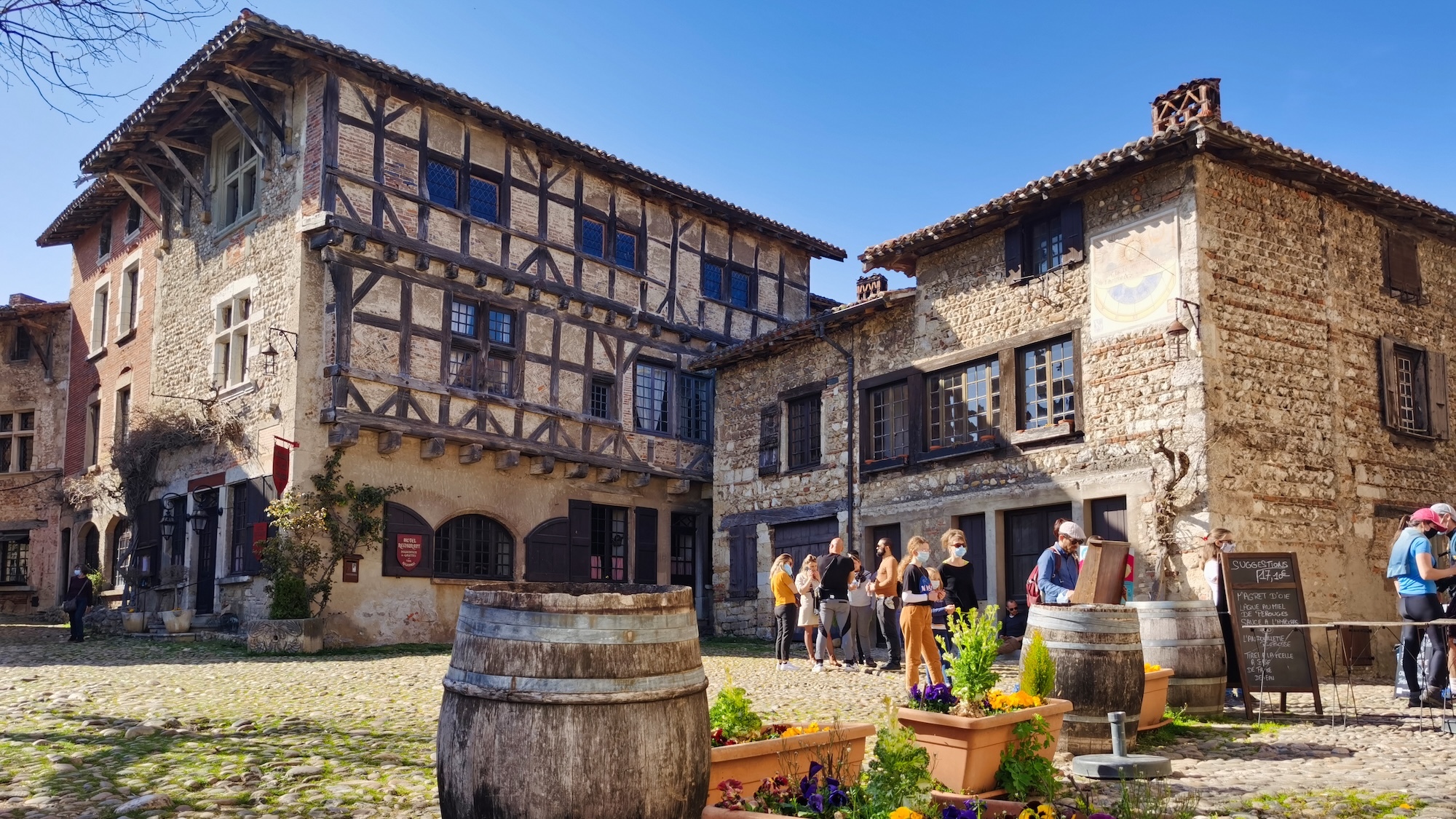 perouges-densite-monuments-historiques-80-fois-sup