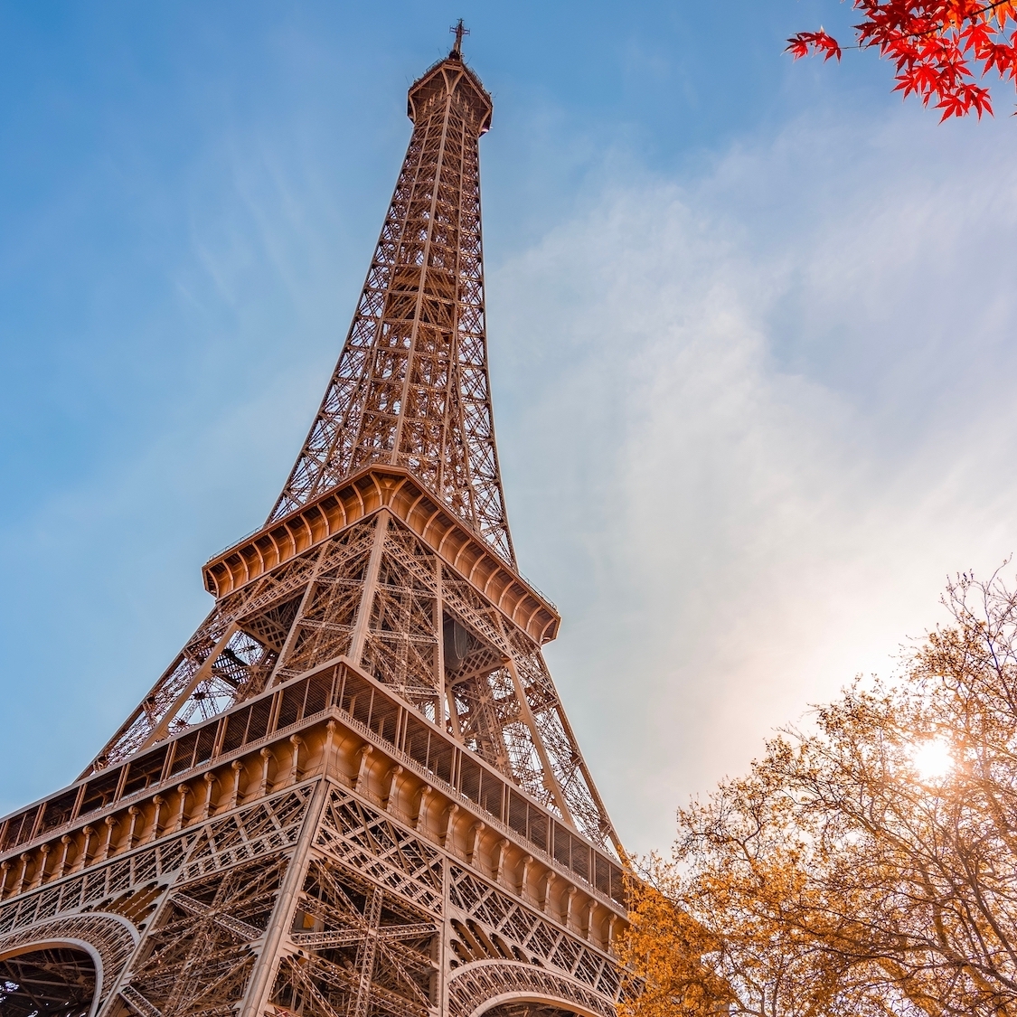 La tour Eiffel va inscrire ces 72 femmes scientifiques sur sa célèbre frise shutterstock-2683589033