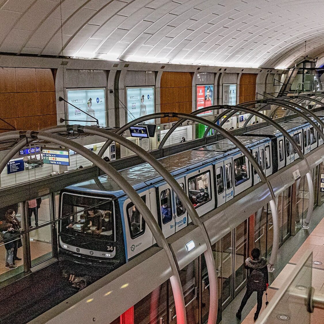 2048px-mp14-de-ligne-14-a-chatelet