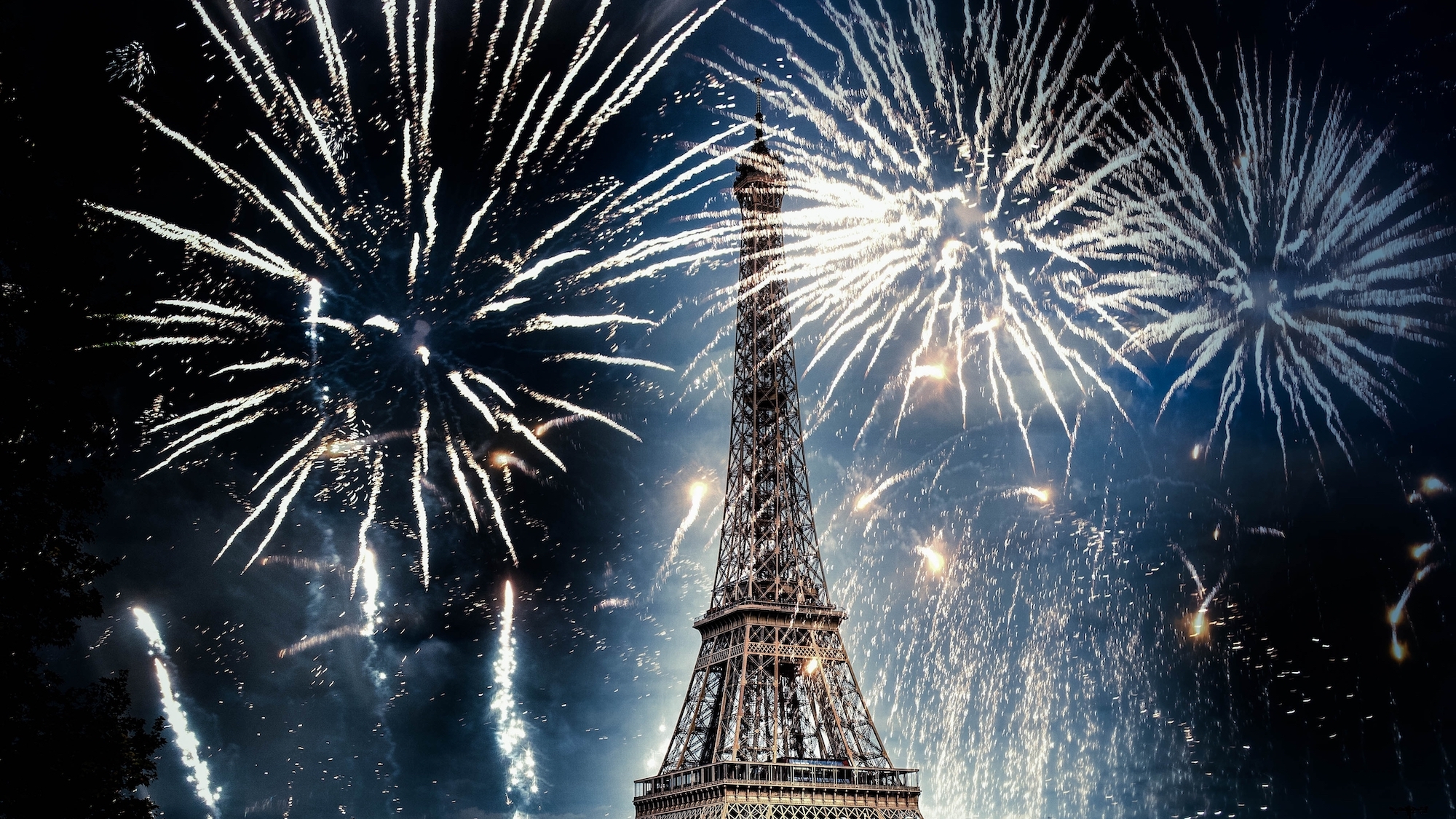 À quoi va ressembler le feu d'artifice du 13 juillet ? shutterstock-2388751453